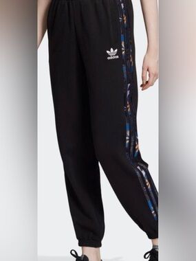 ADIDAS x Forbidden City Women’s Jogger Sweatpants Size Small Lunar New Year